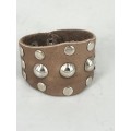 Wrist Bracelet Leather with nickel rivets Πορτοφόλια/Αξεσουάρ