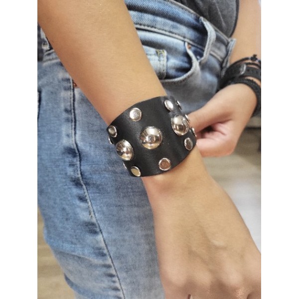 Wrist Bracelet Leather with nickel rivets Πορτοφόλια/Αξεσουάρ